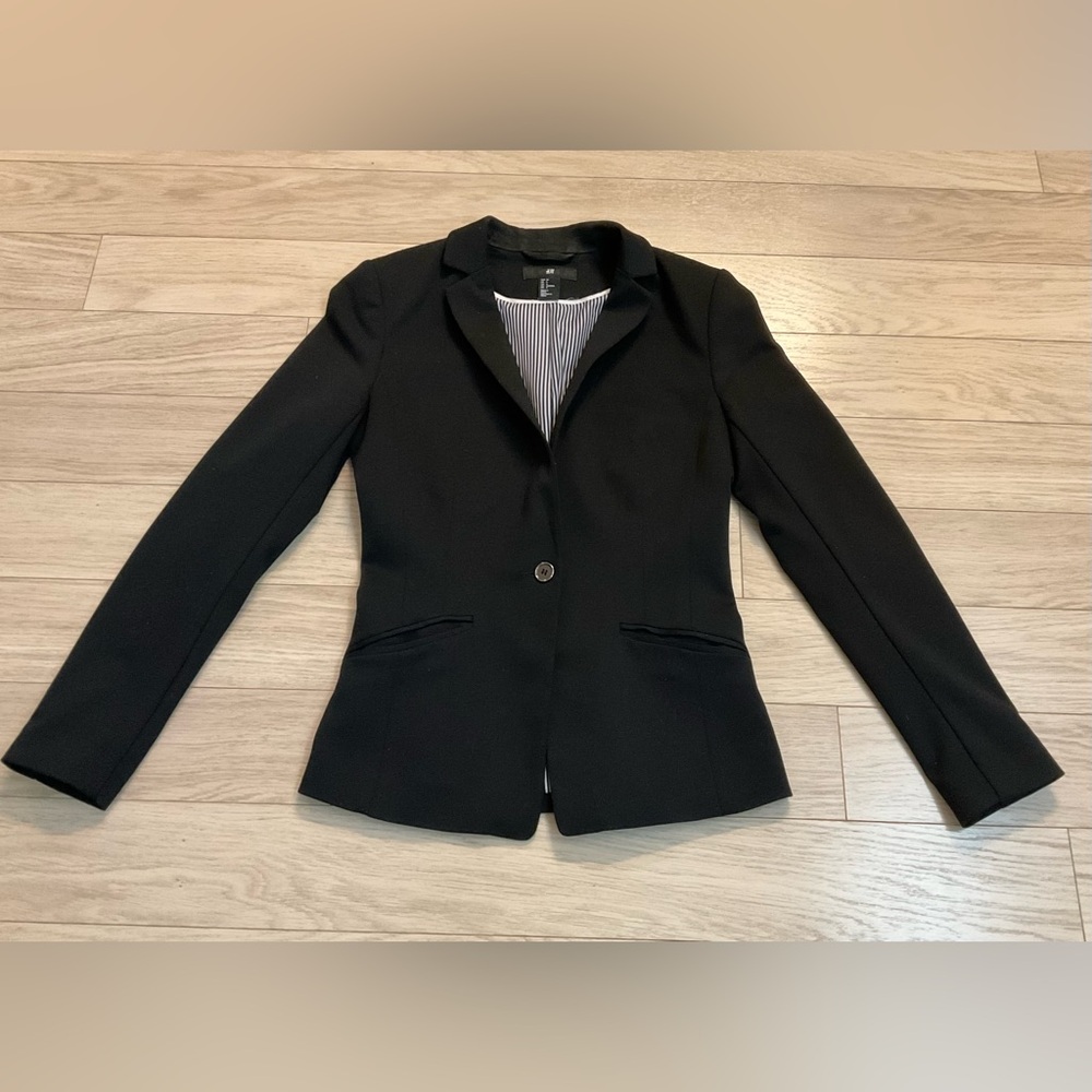 H&M black fitted blazer